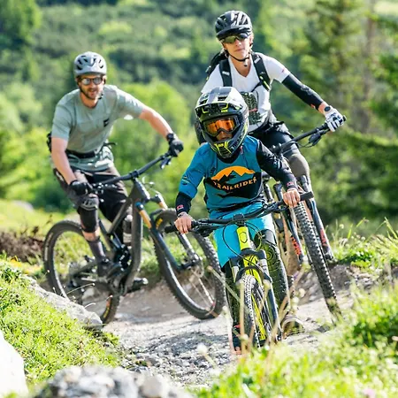 호스텔 Jugendherberge Trin Trin