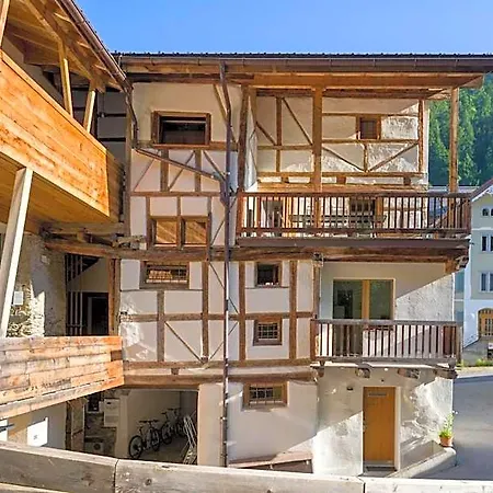 Jugendherberge Trin Hostel