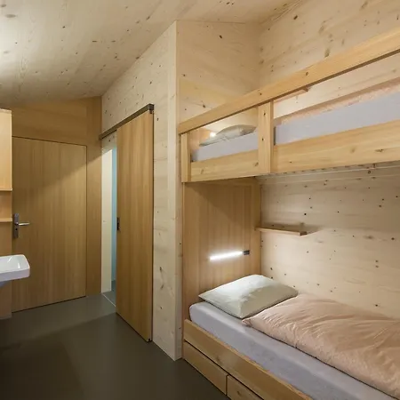 بيت شباب Jugendherberge Trin