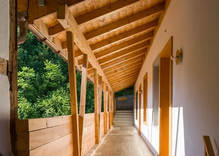 Hostal Jugendherberge Trin Trin