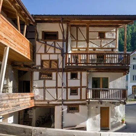 Jugendherberge Trin Хостел